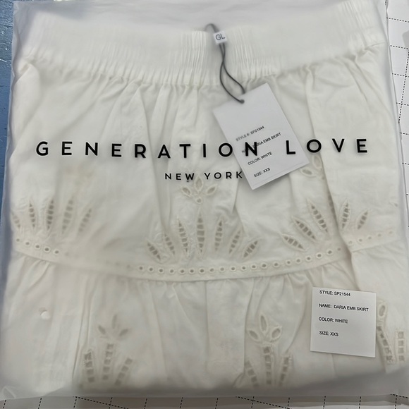 🆕Generation Love Daria Embroidered Skirt White Scalloped Edge Design Sz XXS - Picture 2 of 7